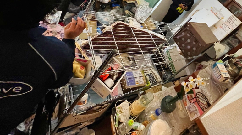 マンションゴミ屋敷の荷物撤去片付け清掃一式